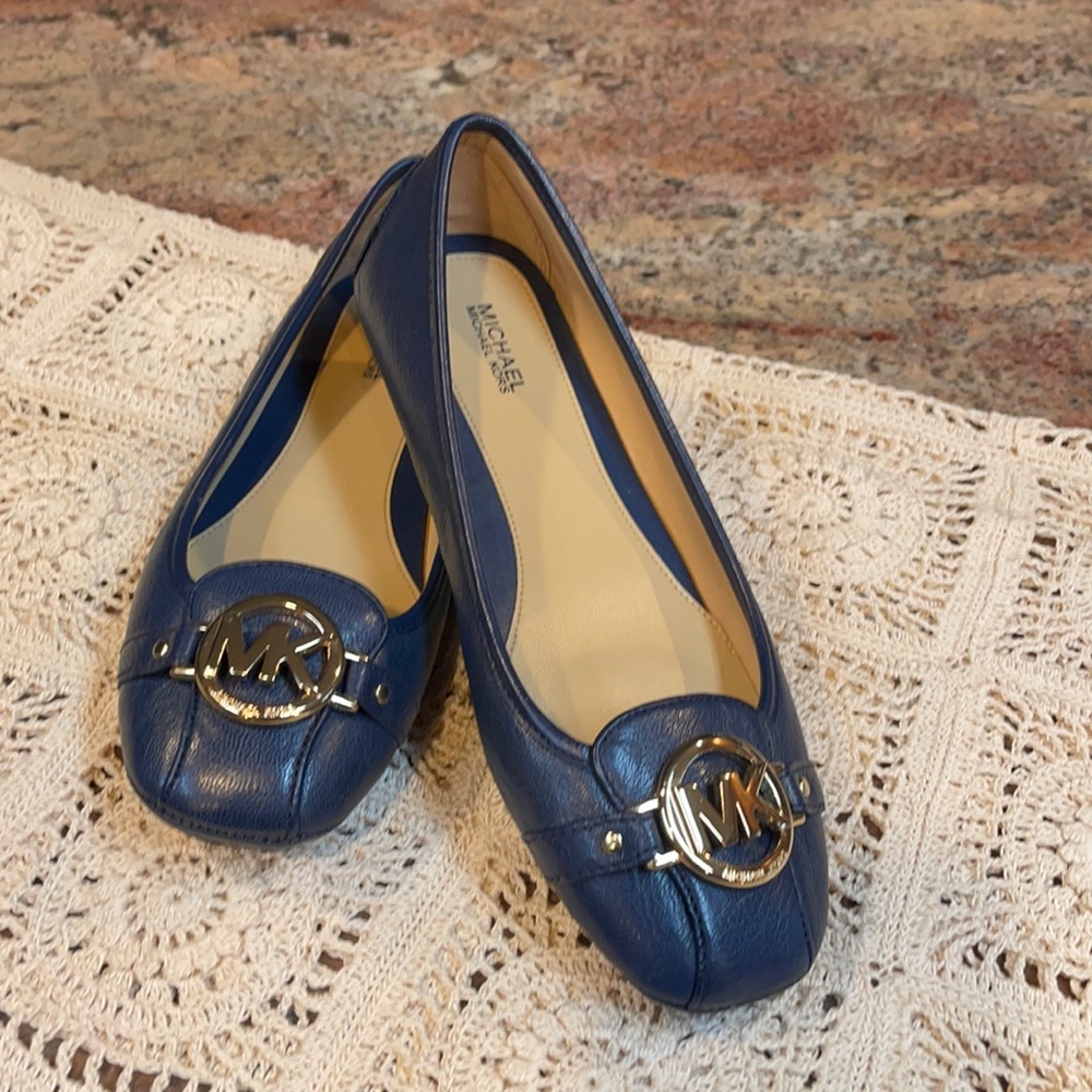 Michael Kors flats. Like new.